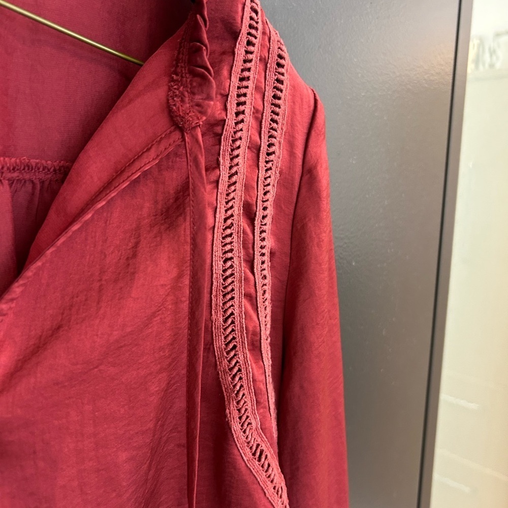 Sadie and Sage M satin feel boho peasant Red Women's Top - Picture 8 of 13